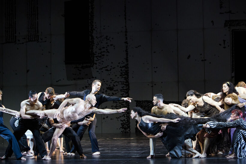 Dido & Aeneas by Sasha Waltz (2005). Photo: Bernd Uhlig.